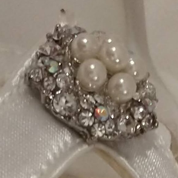 Right on Trend 2025 White Satin sandal with wedge - Picture 3 of 13